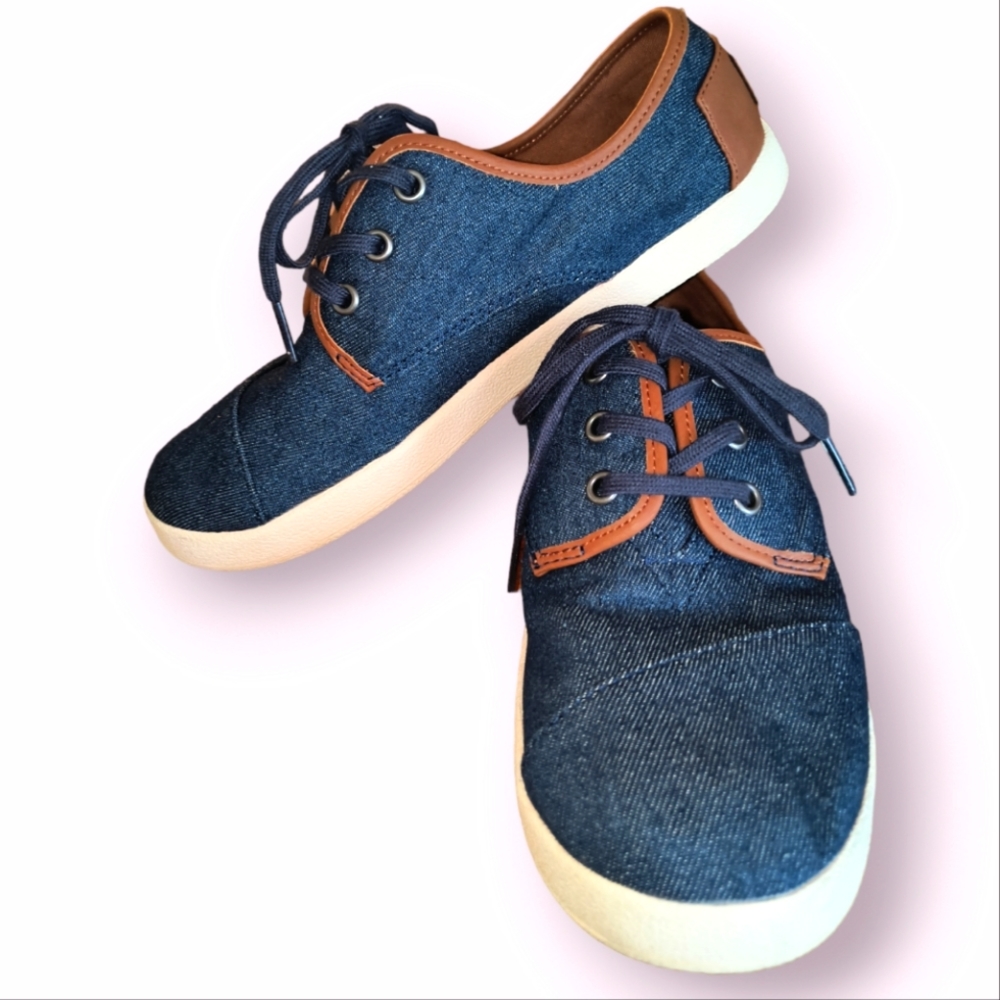 TOMS Paseo Blue Denim Sneakers Size Y6 (or Women's size 8)